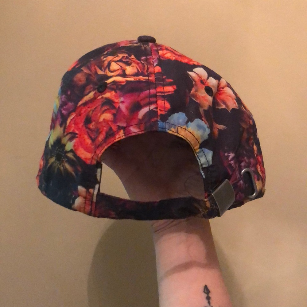 Hat - Picture 2 of 3
